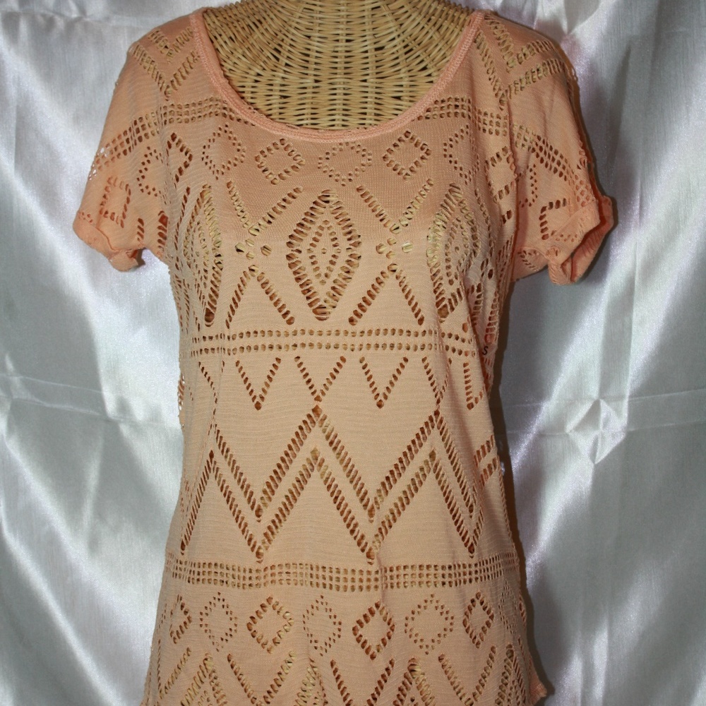 Maurices NWT Cutout Top Peach